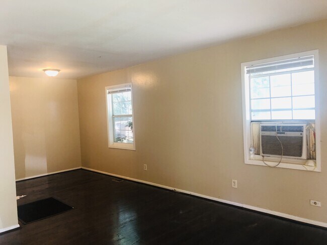 Foto del edificio - 411 S Plymouth Rd NW