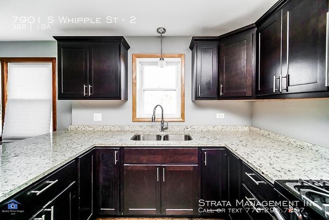 Building Photo - 3 bedroom in Chicago IL 60652