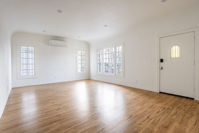 Foto del edificio - 740 S Stanley Ave