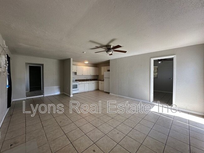 Building Photo - 2210 Cantor Ln