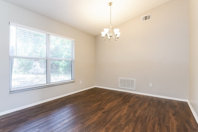 Foto del edificio - 2739 Sumba Ave