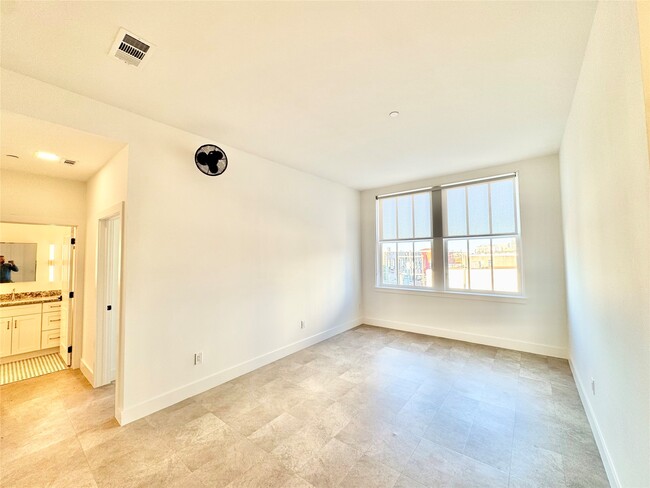 Building Photo - 2102 Mechanic St