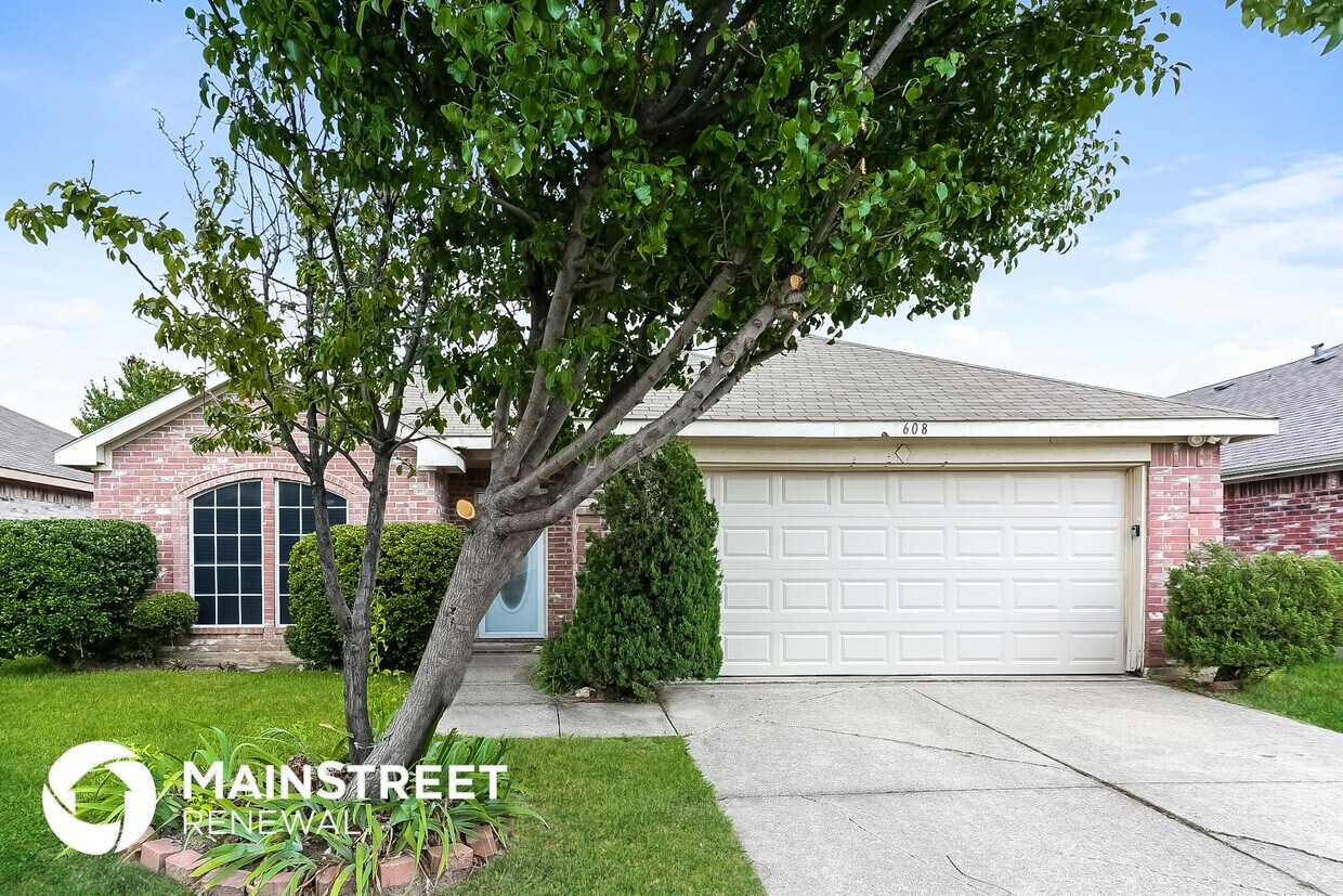 Foto principal - 608 Crystal Brook Dr