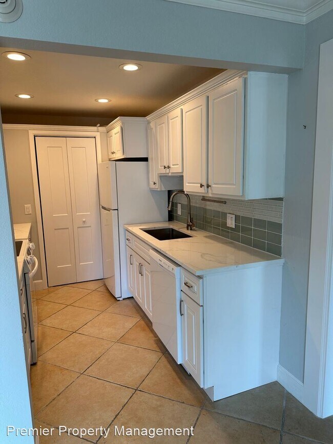 Building Photo - 1 br, 1 bath House - 2650 Gulf Shore Boule...
