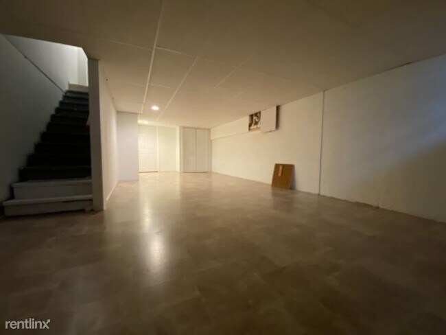 Foto del edificio - 839 Long Hill Rd