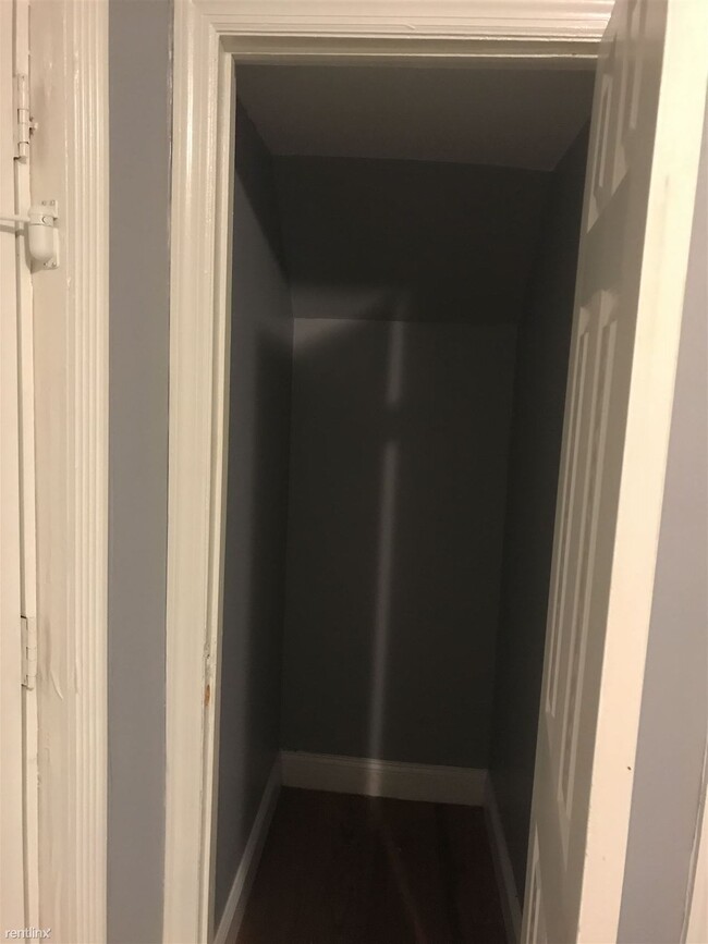 Building Photo - Studio, 1 bath  - 216 48th St