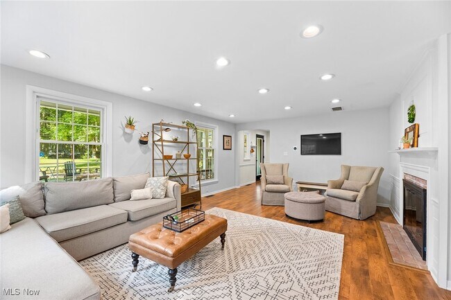 Building Photo - 12 Forest Dr