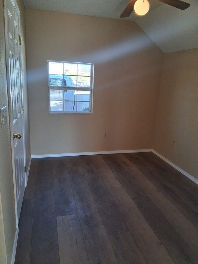 Building Photo - 65400 E 250 Rd