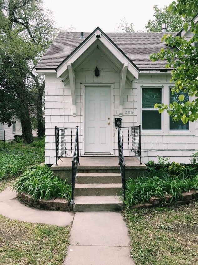 Foto principal - 209 W 8th Ave