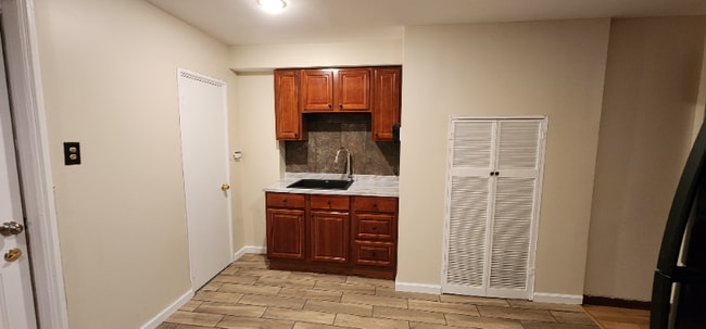 Building Photo - 33 Willow Ave