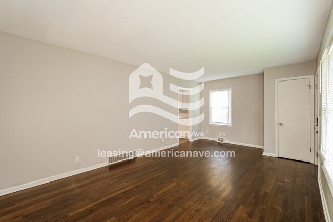 Foto del edificio - 1535 Waverly Ave
