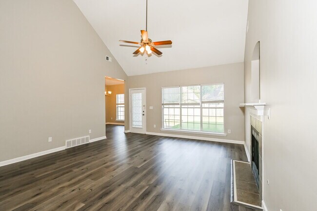 Foto del edificio - 4924 Wemberley Dr