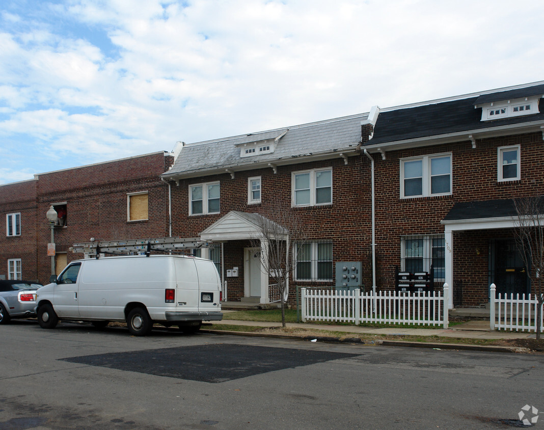 Building Photo - 1711 Capitol Ave NE