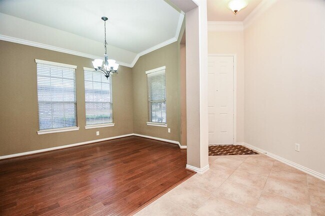 Foto del edificio - 2114 Ascot Ln