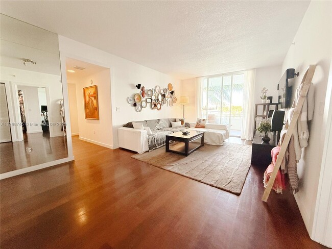 Building Photo - 5970 Indian Creek Dr