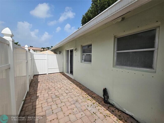 Foto del edificio - 2120 NE 41st St