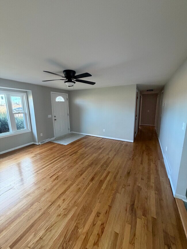 Foto del edificio - 8587 Caughdenoy Rd