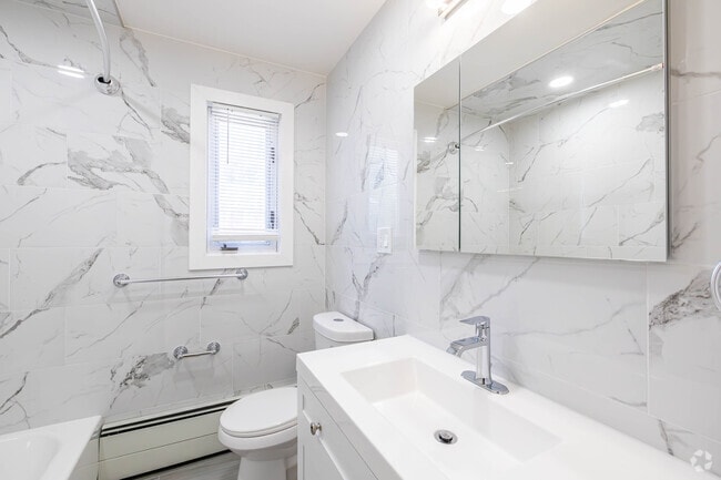 1BR, 1BA - 819SF - Bathroom - Short Hills Terrace