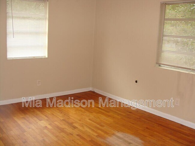 Foto del edificio - 1205 E 67th St