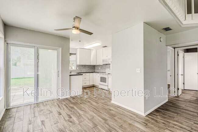 Building Photo - 1419 Persimmon Way