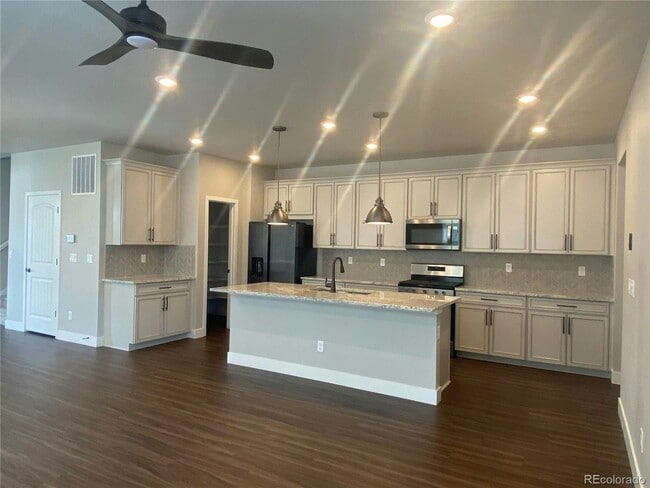 Building Photo - 473 Brailsford St