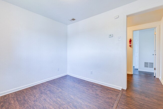 Foto del edificio - 707 Brownsville Rd