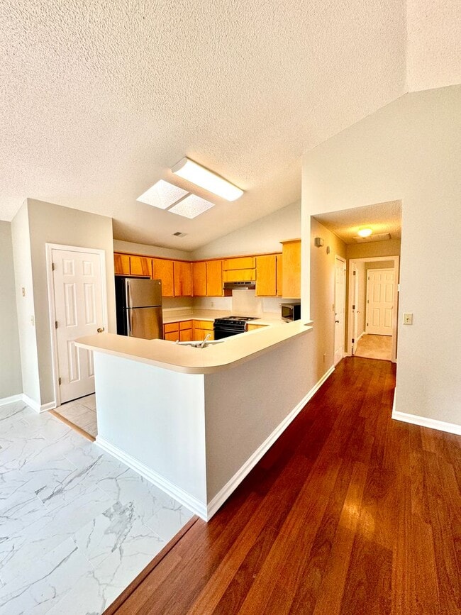 Building Photo - Charming two bedroom, two bathroom home at The Lakes in North Charleston!