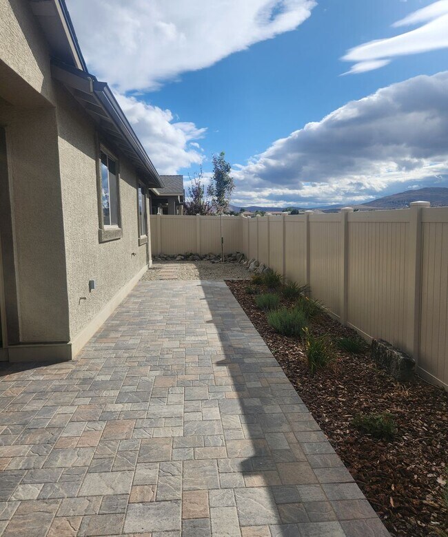 Building Photo - Beautiful Damonte Ranch Home