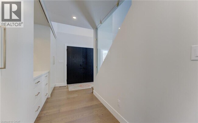 Building Photo - 343 Craigleith Dr