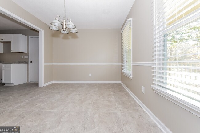 Building Photo - 65 Pine Tree Dr