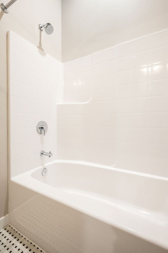 Building Photo - 1288sf | 2 Bedrooms 2.5 Baths | 2 Car Garage