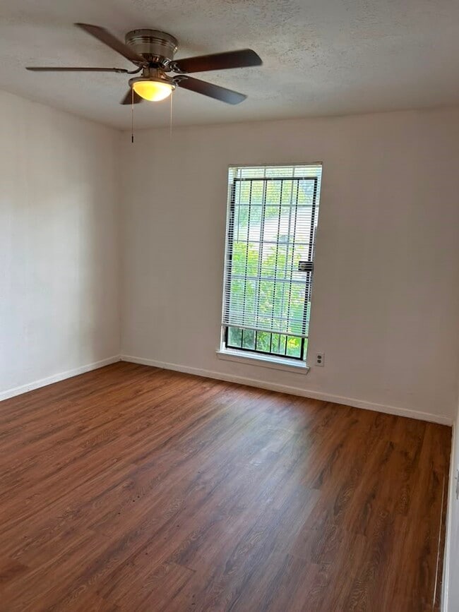 Building Photo - 6514 Summer Ridge Dr
