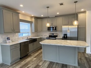 Building Photo - 102 Congress St