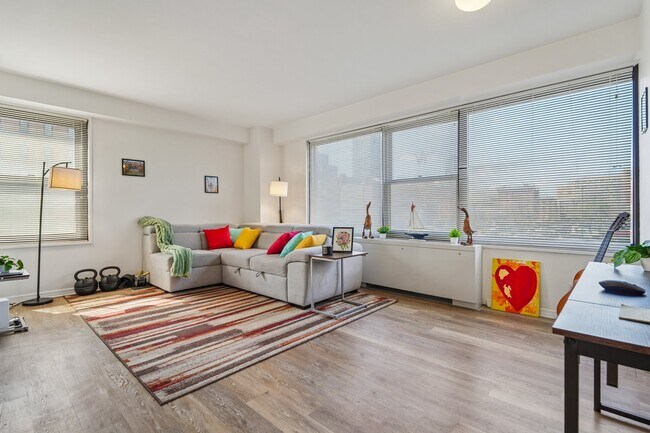 Foto del edificio - 135 Montgomery St