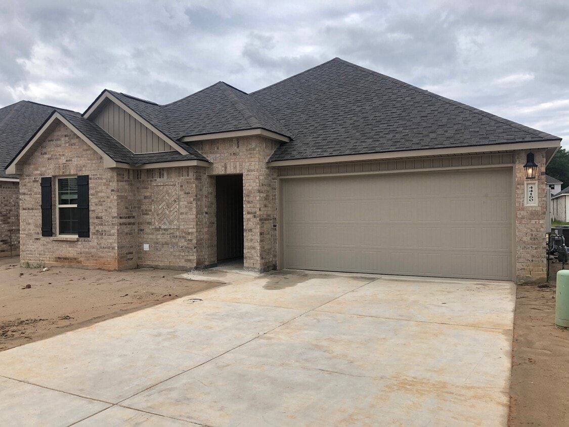 Primary Photo - 44160 Covington Ridge Dr