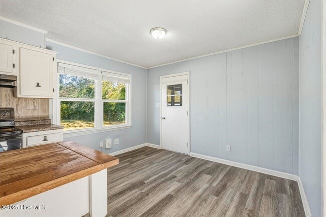 Building Photo - Updated 3 Bedroom Off Of Gumbranch