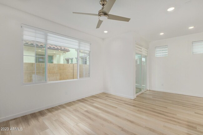 Foto del edificio - 2761 S. Comanche Dr.