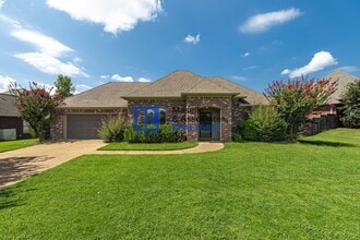 Building Photo - 113 Providence Dr