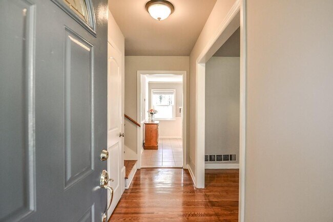 Building Photo - 2806 Octavia Ln