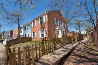 Building Photo - 9206 Hood Rd