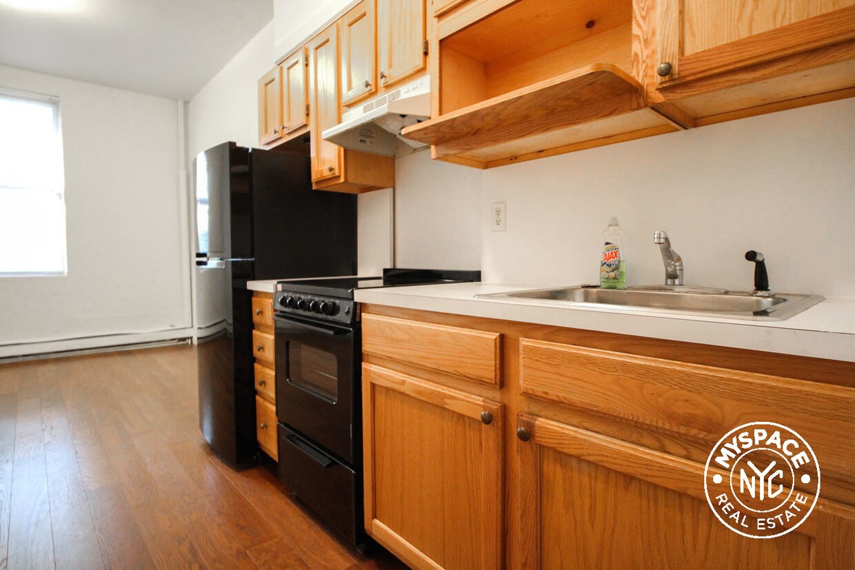 Primary Photo - 23 Park St