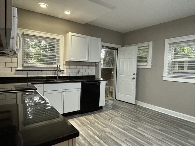 Building Photo - 4246 Graceland Ave