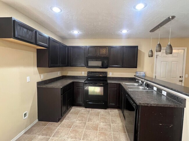 Foto del edificio - COMING SOON: Beautiful 3 bedroom / 2 bathroom house in Joplin Mo close to Missouri Southern with ...
