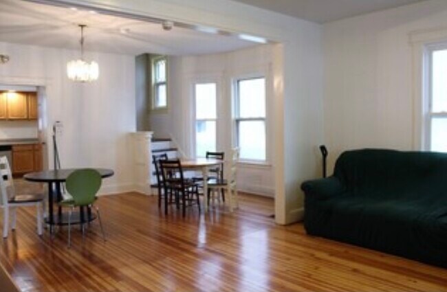 Building Photo - 57 Chestnut St