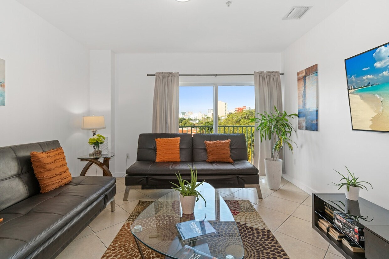 Foto principal - 2280 SW 32nd Ave