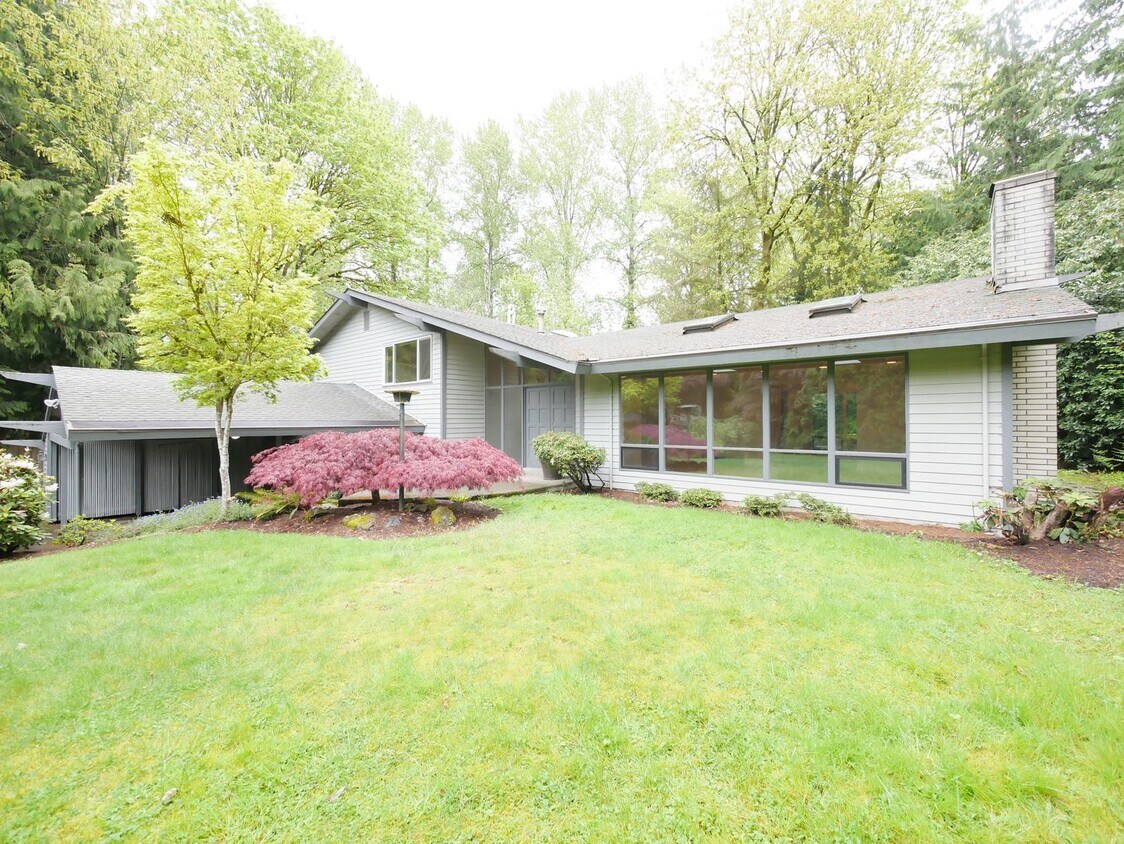Primary Photo - 3 Bed and 3 Bath Plus Office Private Singl...