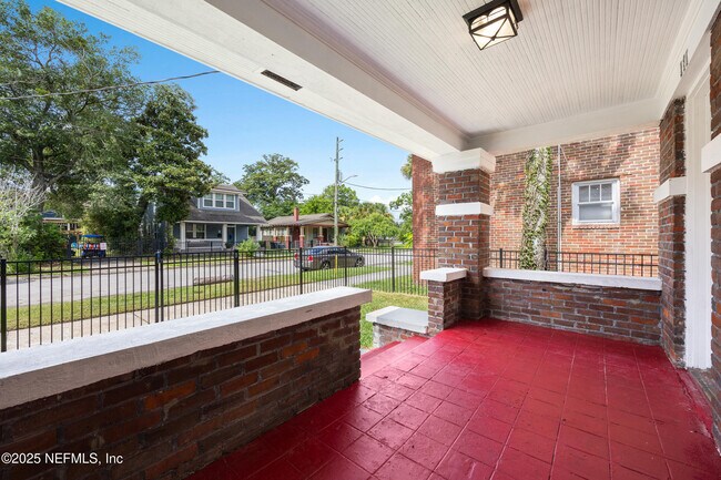 Building Photo - 131 Cottage Ave