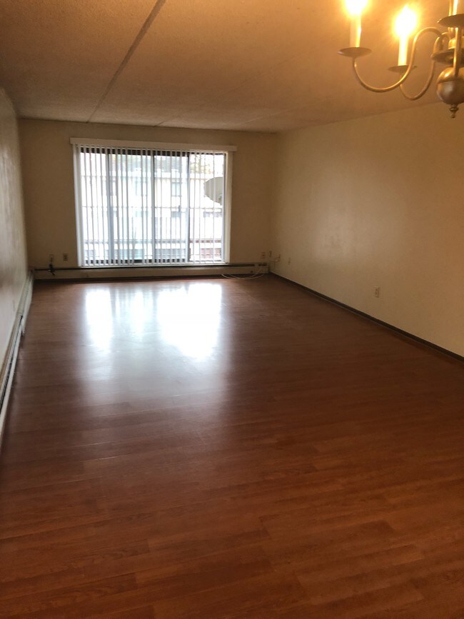 1721 S Ferry St Unit 5, Anoka, MN 55303 Apartment for Rent in Anoka