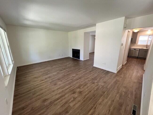 Foto del edificio - 7052 E Briarwood Dr