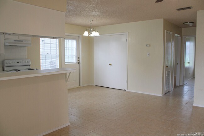 Building Photo - 812 W Olmos Dr